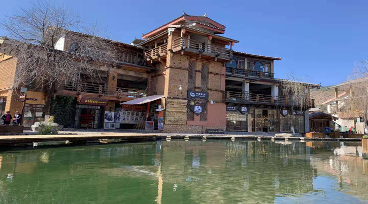 喜氏造束河古城飛花觸水店正式開業